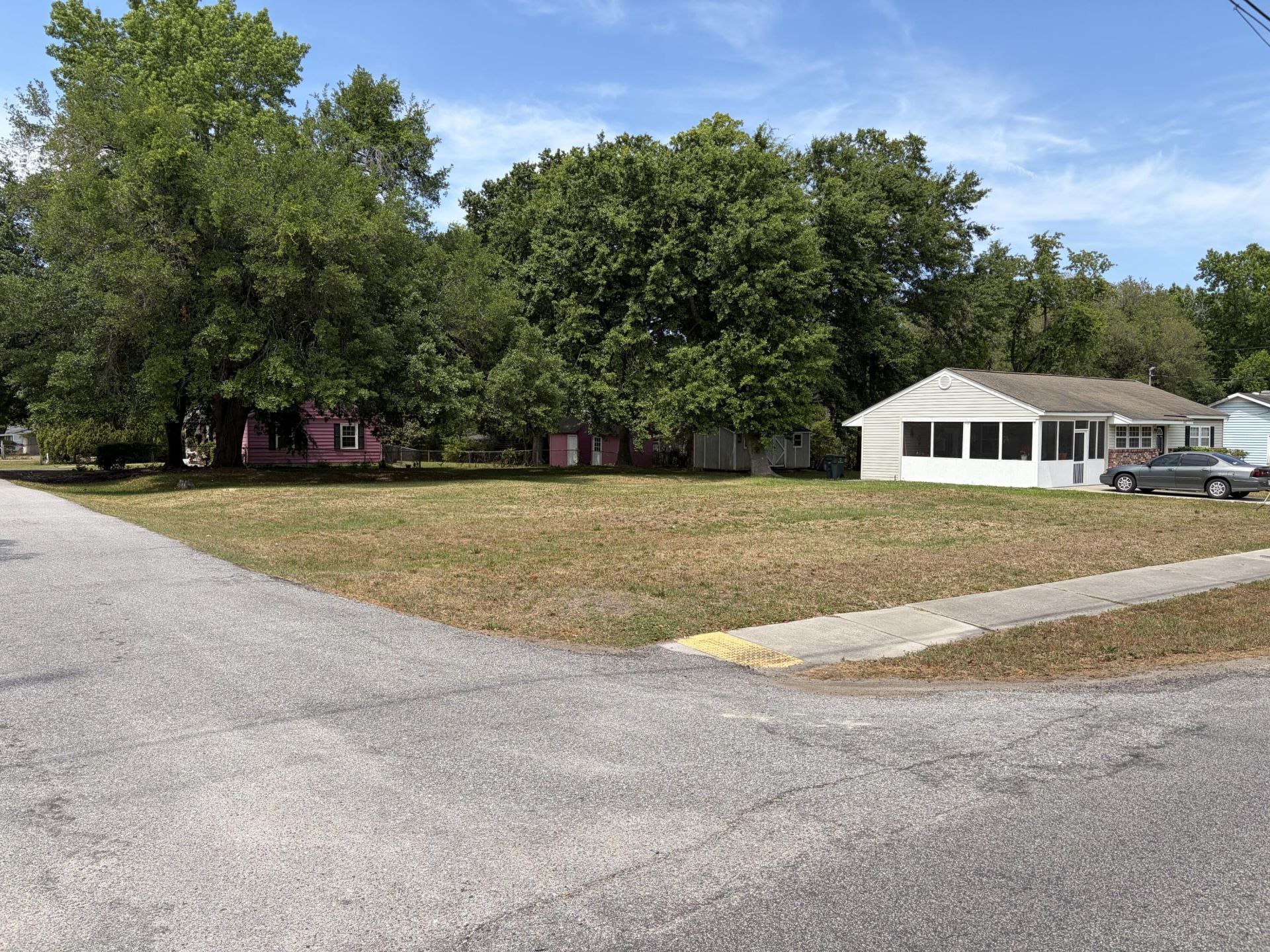 1144 Dickson Avenue Photo 4