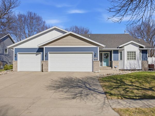 2504 33rd Street S, Fargo, ND 58103
