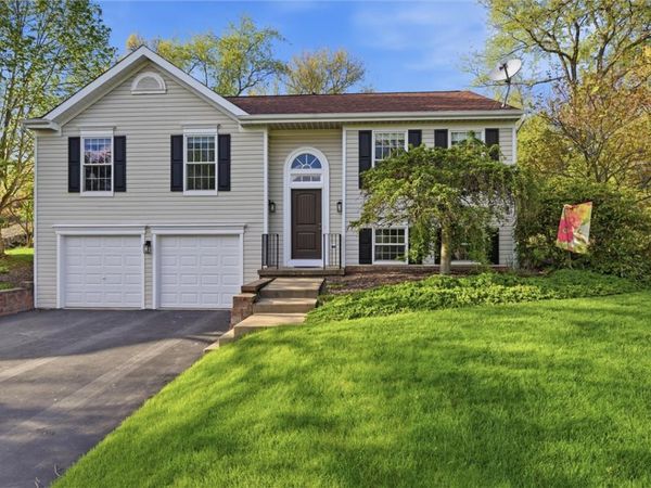 317 Glencove Dr, New Kensington, PA 15068