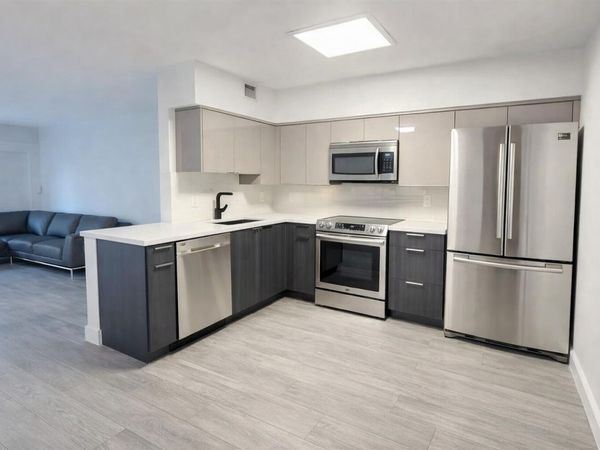 3220 Bayview Drive, Unit 211, Fort Lauderdale, FL 33306