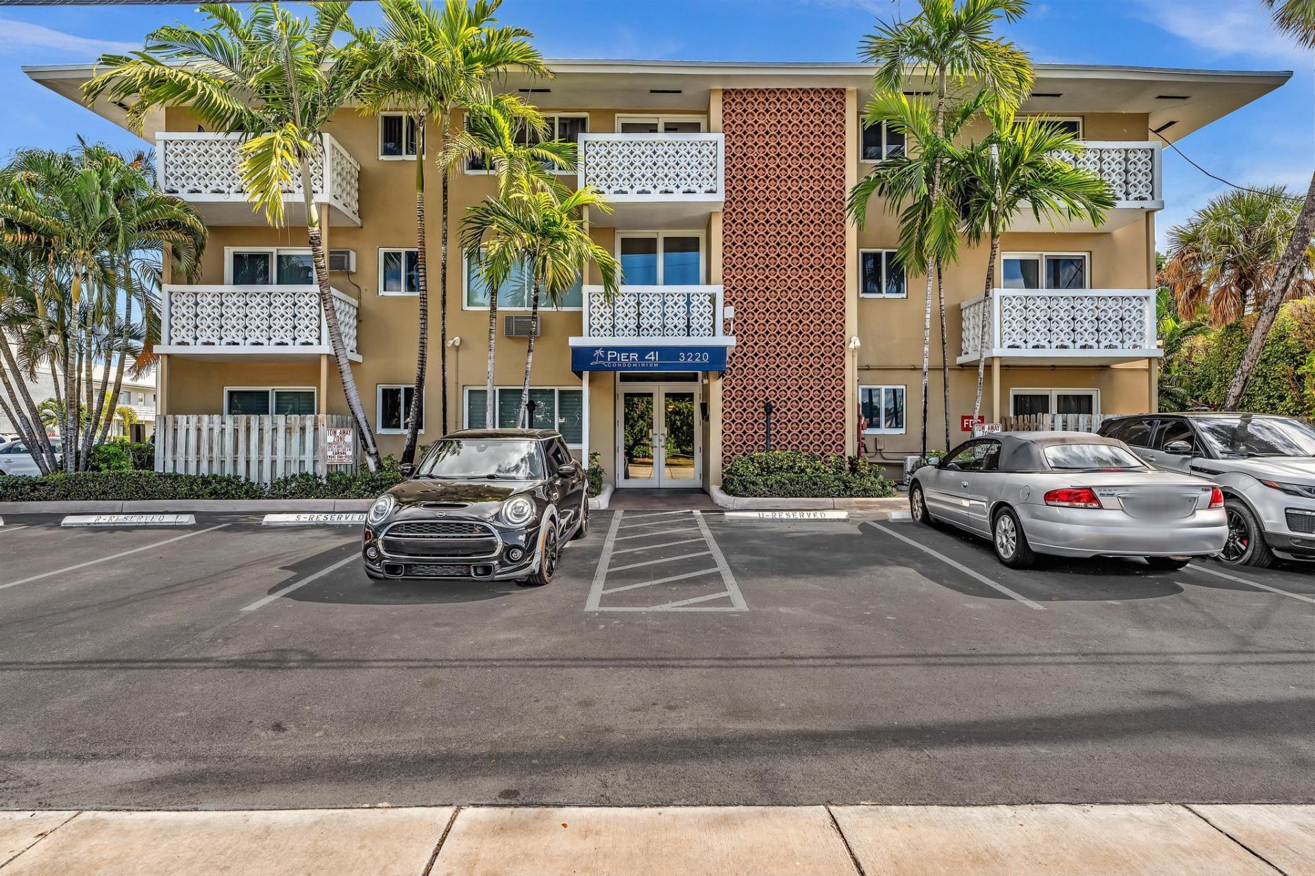 3220 Bayview Drive, Unit 211, Fort Lauderdale, FL 33306 Photo