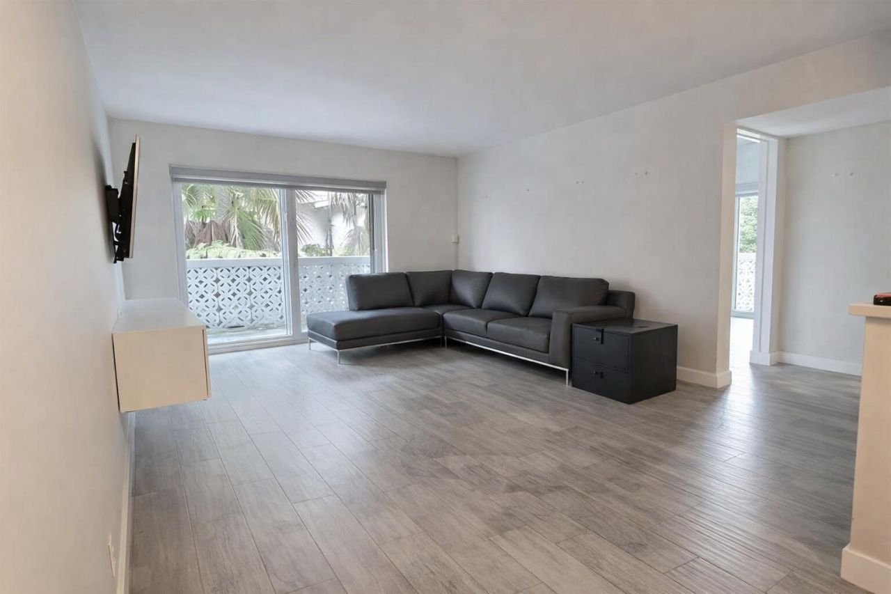 3220 Bayview Drive, Unit 211, Fort Lauderdale, FL 33306 Photo