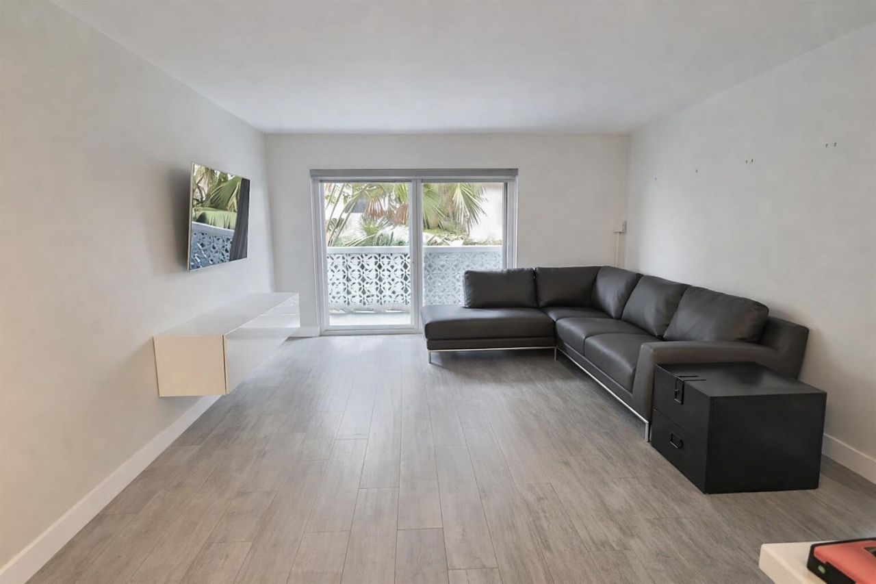 3220 Bayview Drive, Unit 211, Fort Lauderdale, FL 33306 Photo