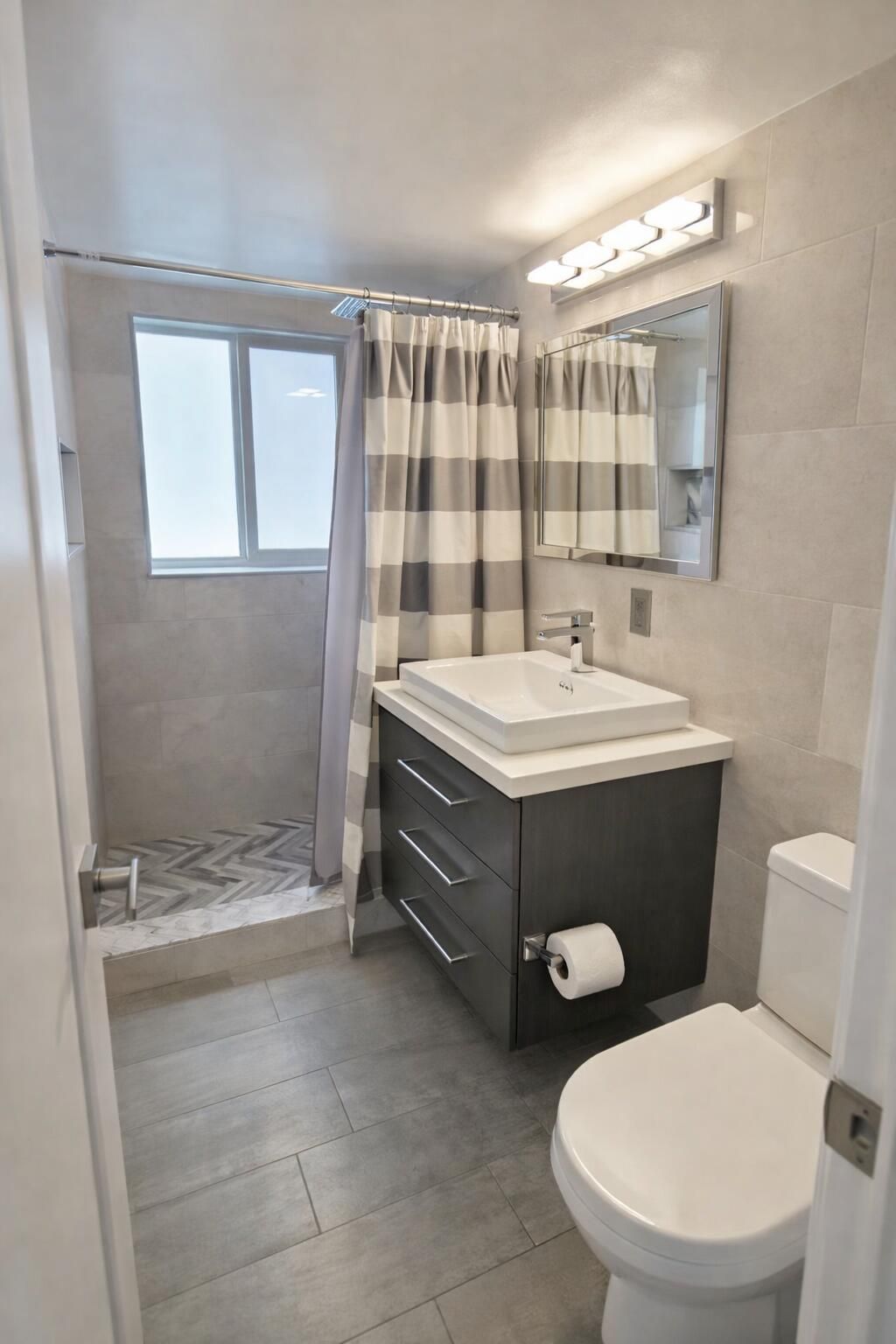 3220 Bayview Drive, Unit 211, Fort Lauderdale, FL 33306 Photo