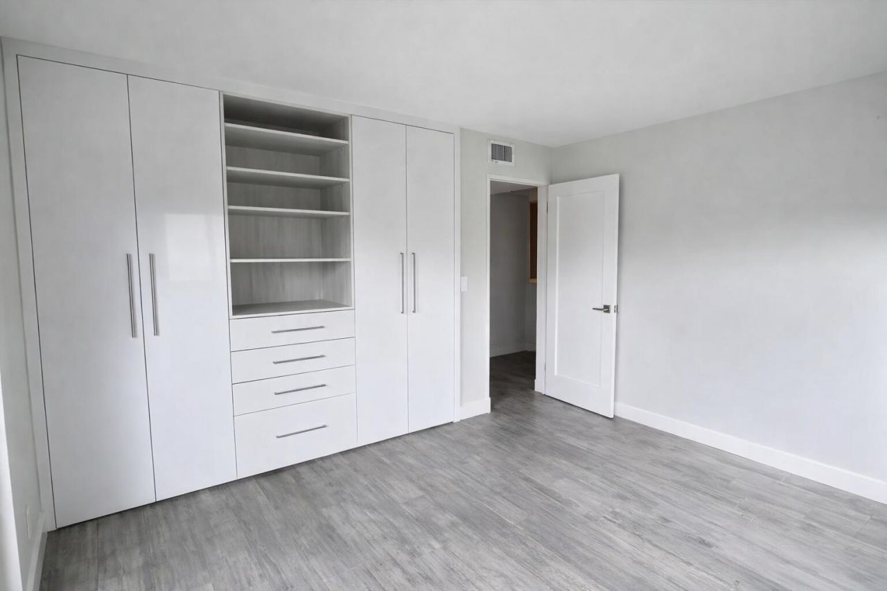 3220 Bayview Drive, Unit 211, Fort Lauderdale, FL 33306 Photo