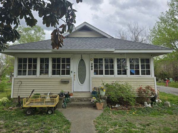 208 W Bryan Street , Herrin, IL 62948