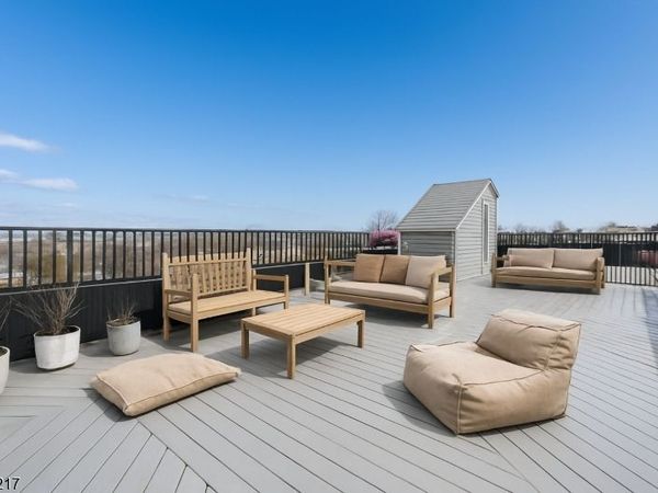 104 Poplar St, Jersey, NJ 07307