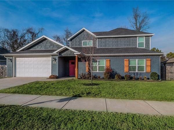 350 W Kinniburgh Drive, Farmington, AR 72730