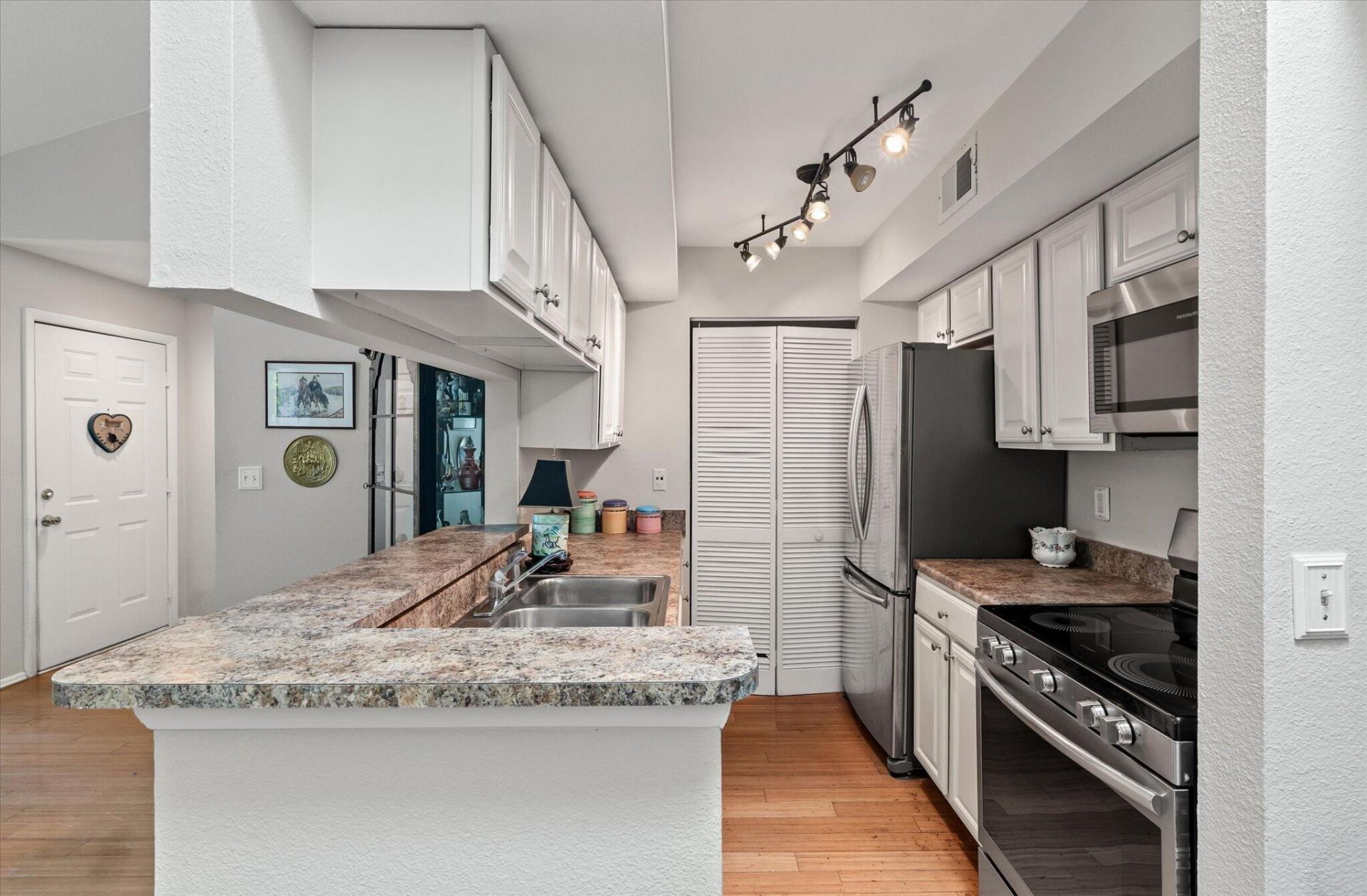 1481 Center Street Photo 12