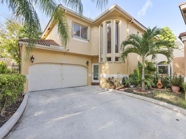 11377 Lakeview Drive, Unit 69-u, Coral Springs, FL 33071