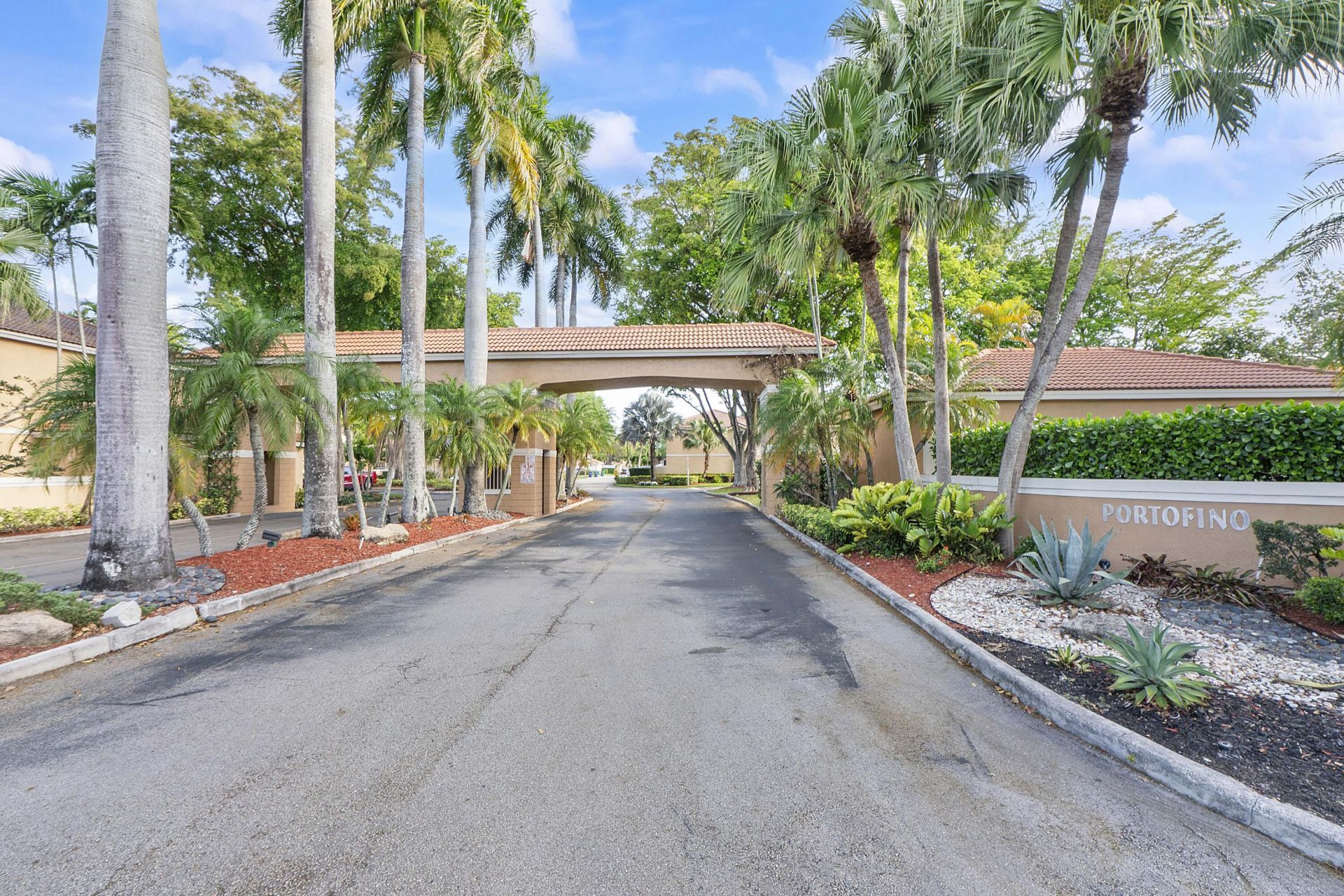 11377 Lakeview Drive, Coral Springs, FL 33071 Photo