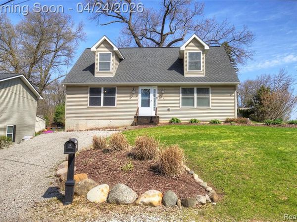 7395 Harrington Drive , Hamburg Twp, MI 48116