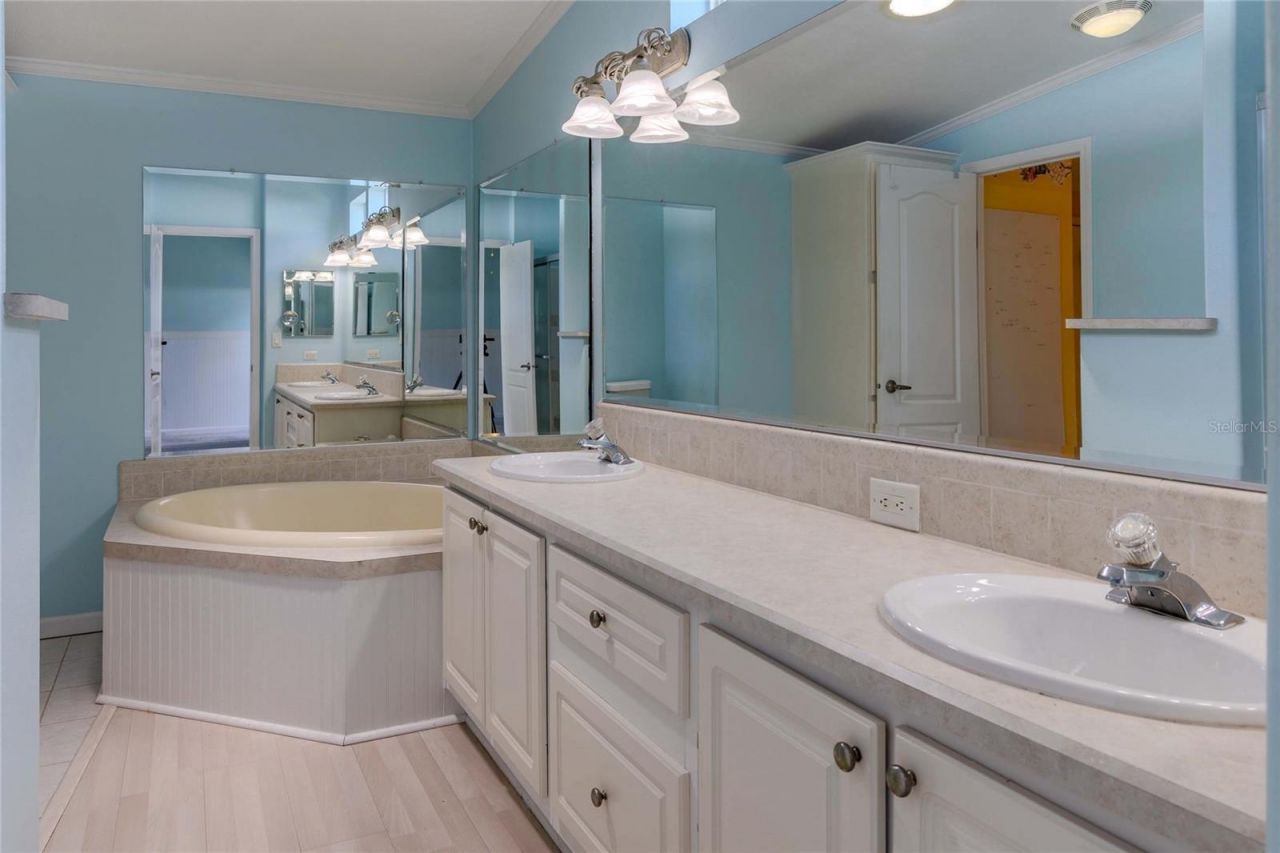 8410 Castle Garden Road, Palmetto, FL 34221 Photo