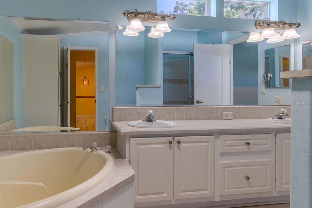 8410 Castle Garden Road, Palmetto, FL 34221 Photo