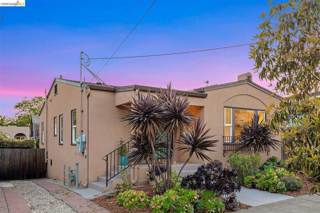 2707 Logan St, Oakland, CA 94601 Main Photo
