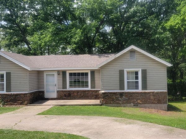 2002 Cash Street, Neosho, MO 64850