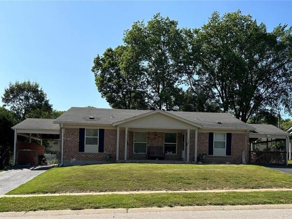 5224 - 5226 Ville Anita Court, Hazelwood, MO 63042