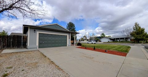 1420 Berry Lane, Gardnerville, NV 89460 Photo