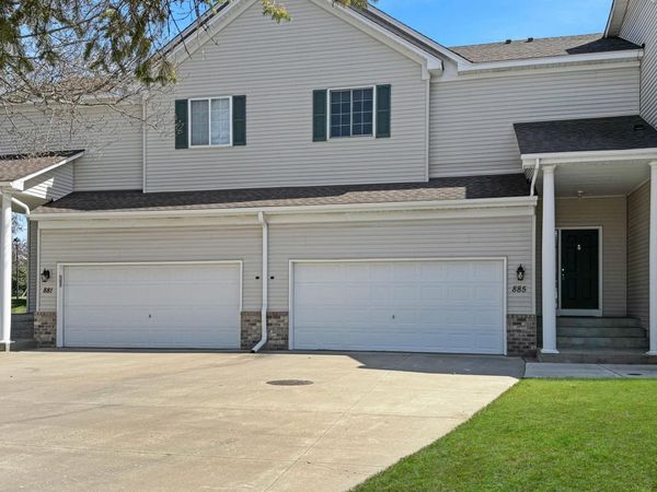 885 Kimberly Lane, Chanhassen, MN 55317