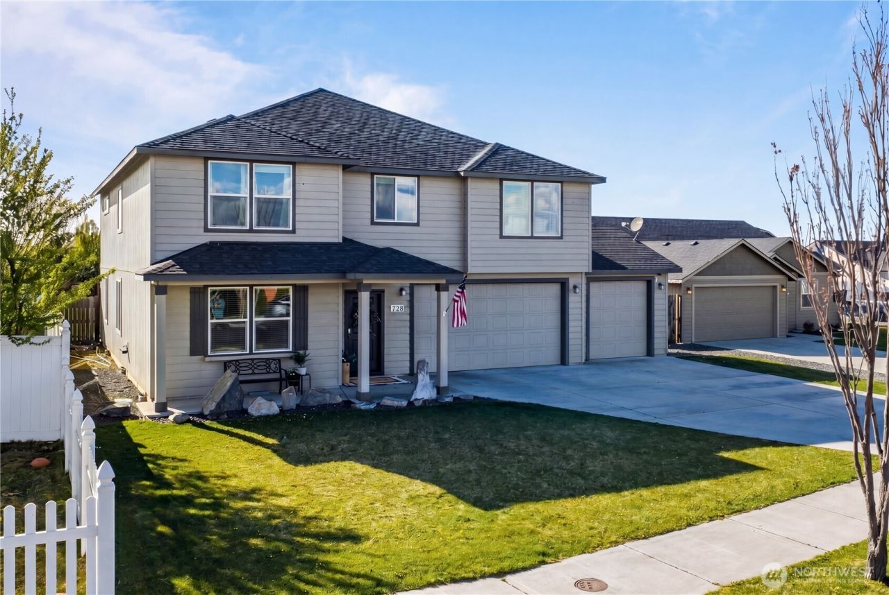 728 S Lakeland, Moses Lake, WA 98837 Main Photo