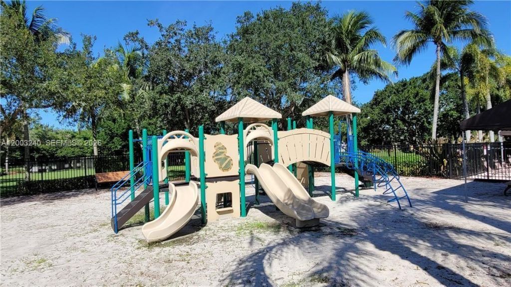777 Tanglewood Cir, Weston, FL 33327 Photo