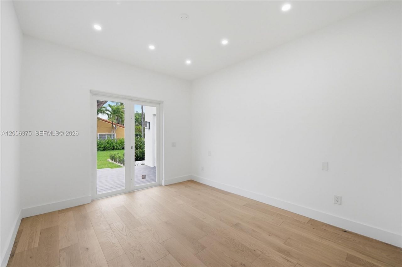 5735 SW 12th St , West Miami, FL 33144 Photo