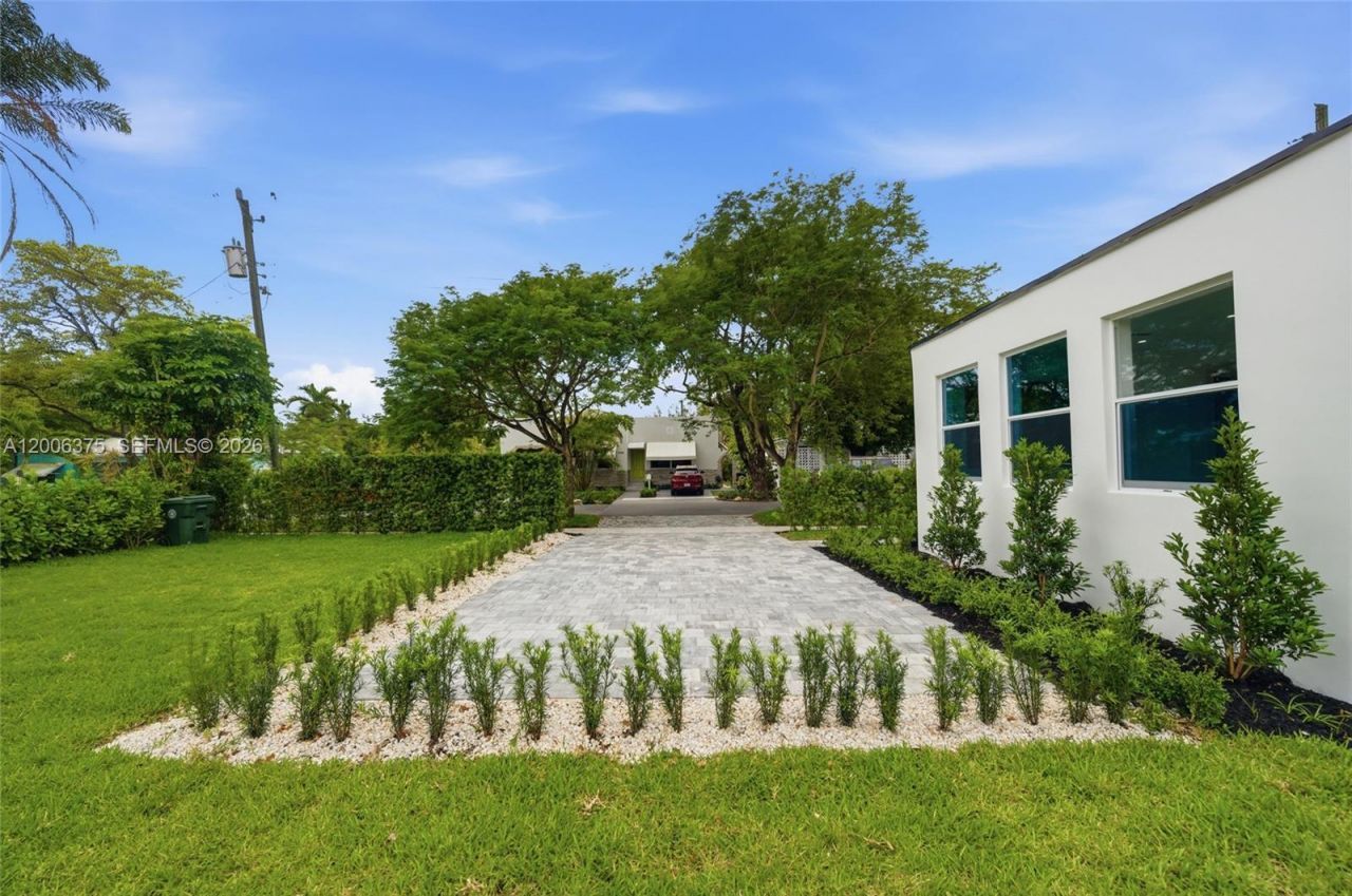 5735 SW 12th St , West Miami, FL 33144 Photo