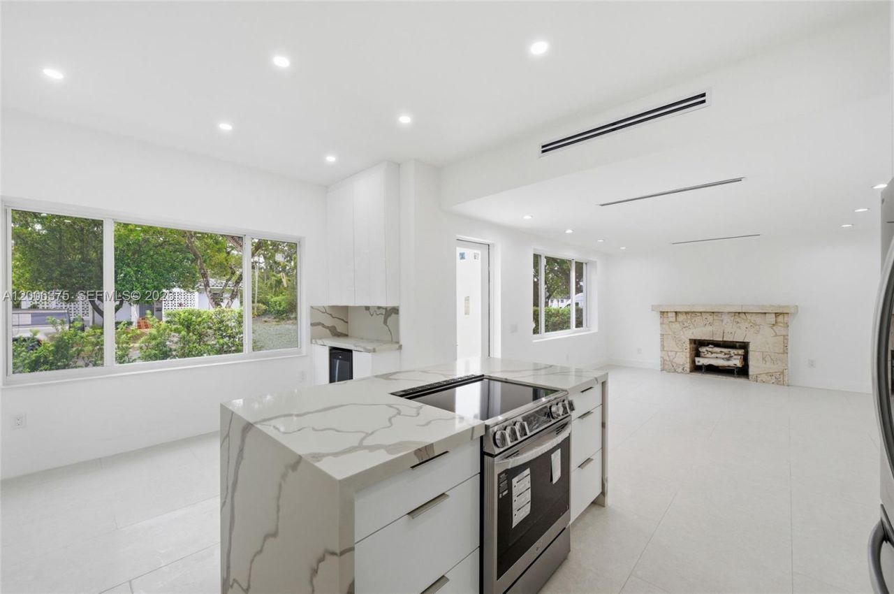 5735 SW 12th St , West Miami, FL 33144 Photo