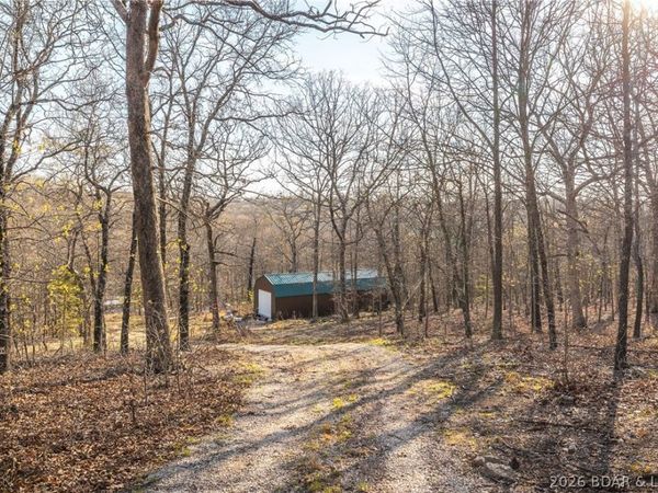 83 Minx Valley Drive , Roach, MO 64781