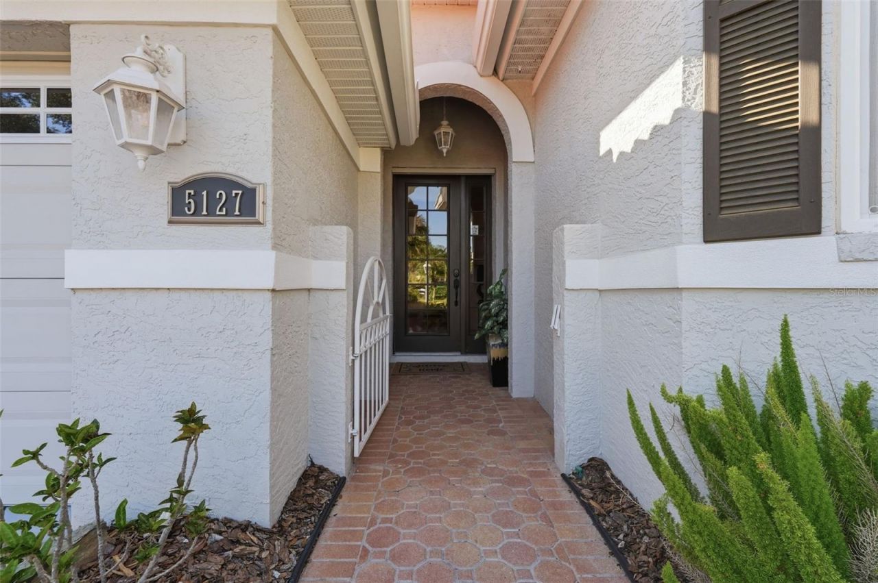 5127 Hanging Moss Lane, Sarasota, FL 34238 Photo