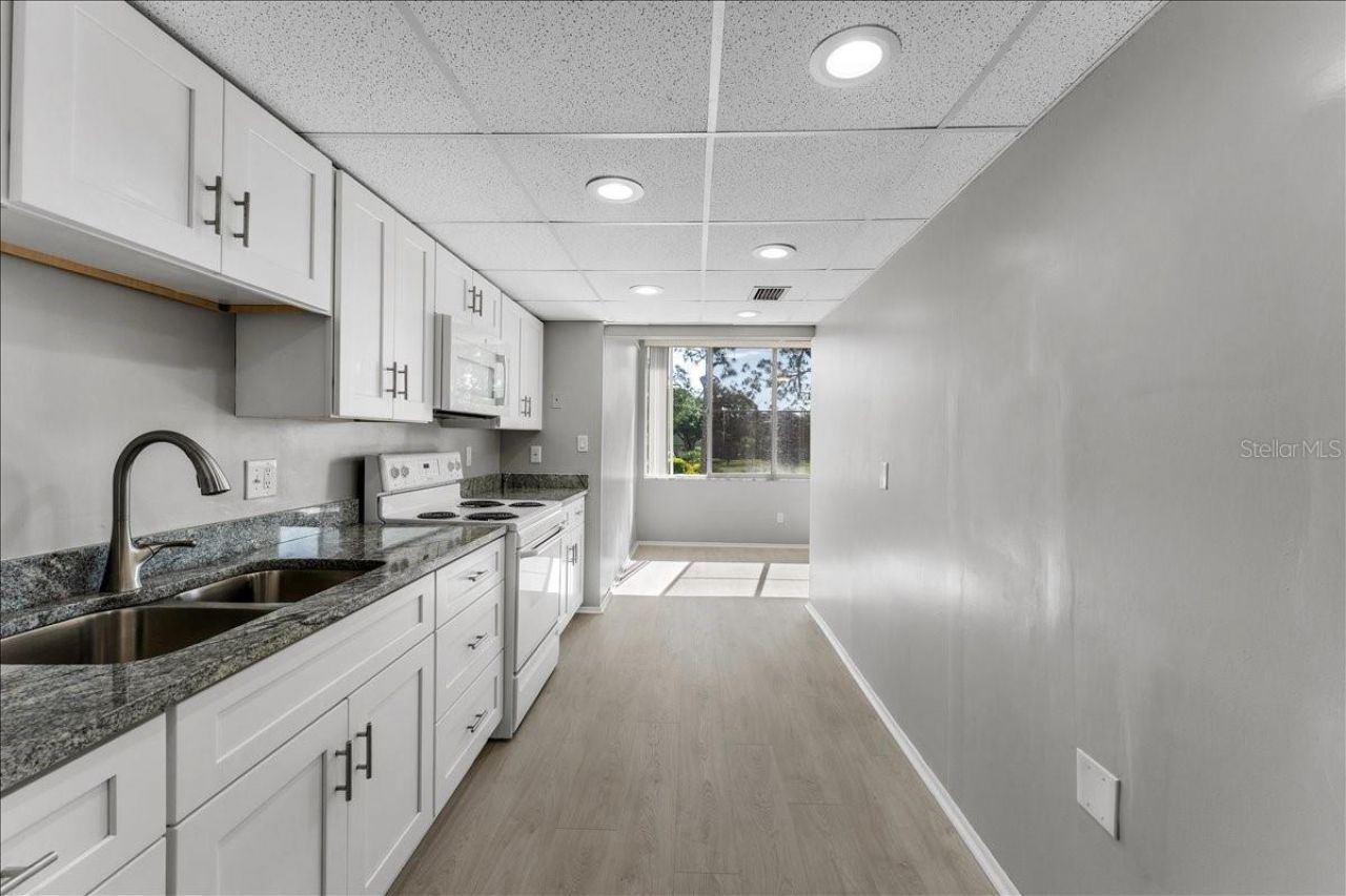 4885 1st Street Ne, Unit 212, Saint Petersburg, FL 33703 Photo