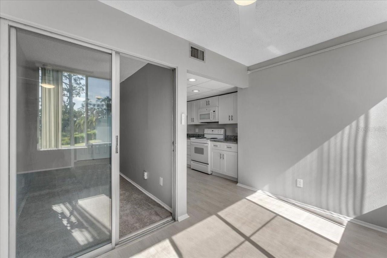 4885 1st Street Ne, Unit 212, Saint Petersburg, FL 33703 Photo