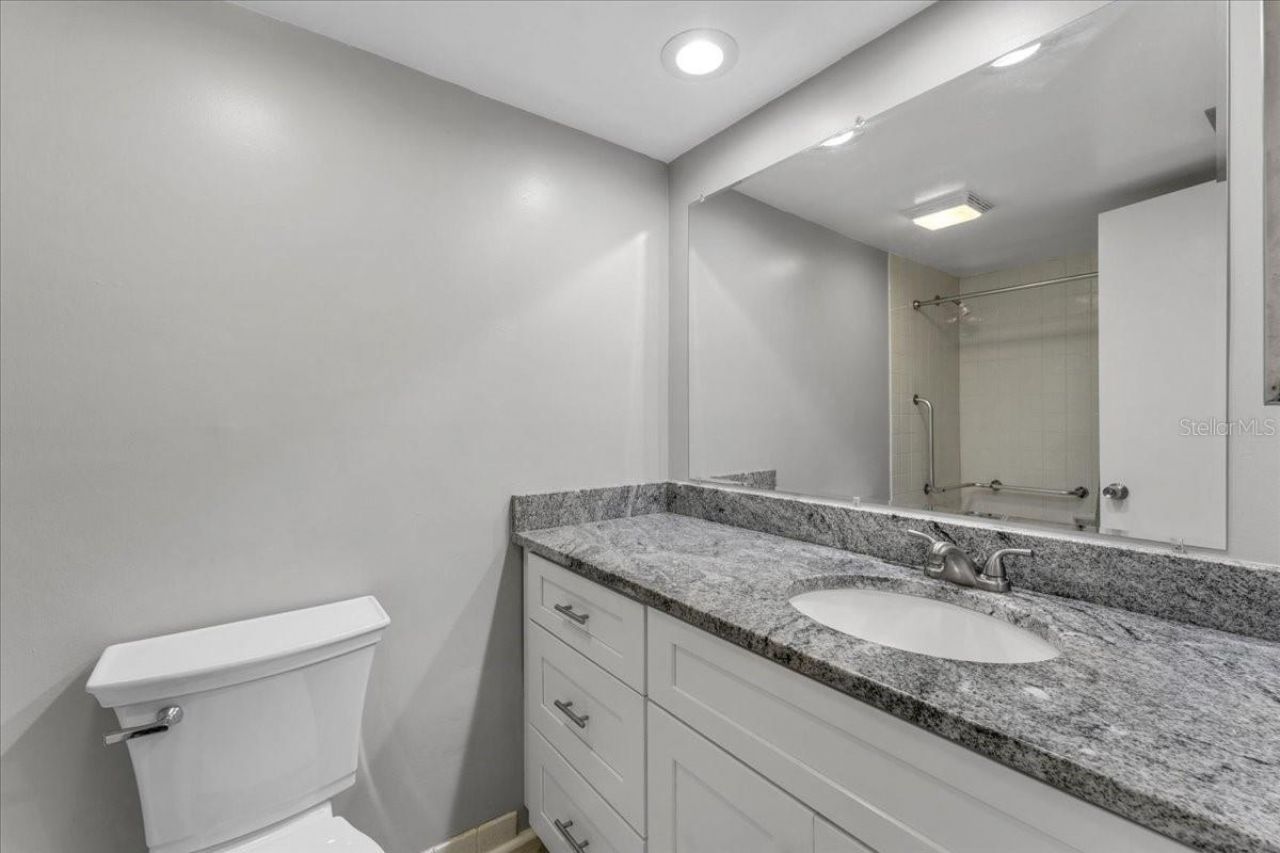 4885 1st Street Ne, Unit 212, Saint Petersburg, FL 33703 Photo