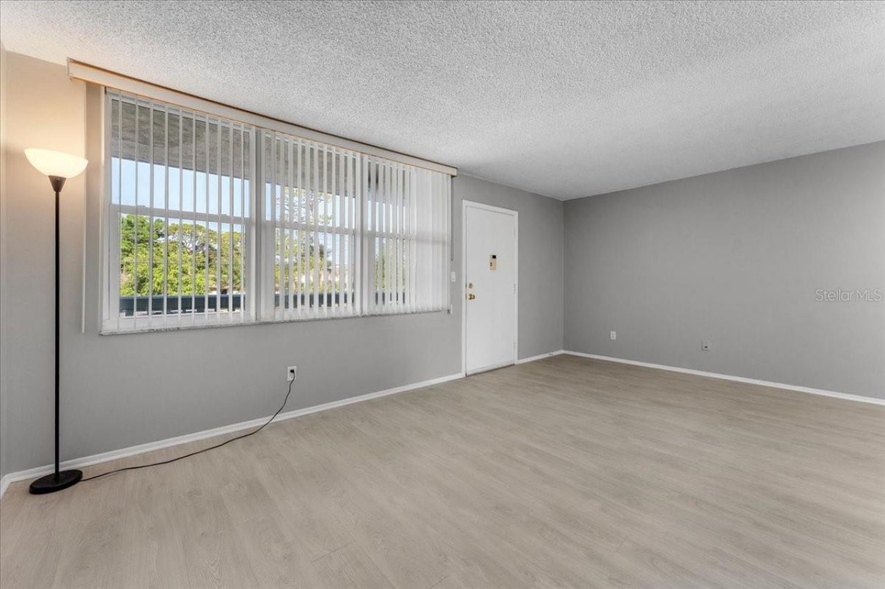 4885 1st Street Ne, Unit 212, Saint Petersburg, FL 33703 Photo