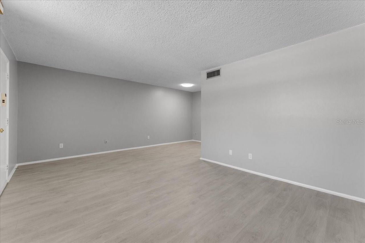 4885 1st Street Ne, Unit 212, Saint Petersburg, FL 33703 Photo