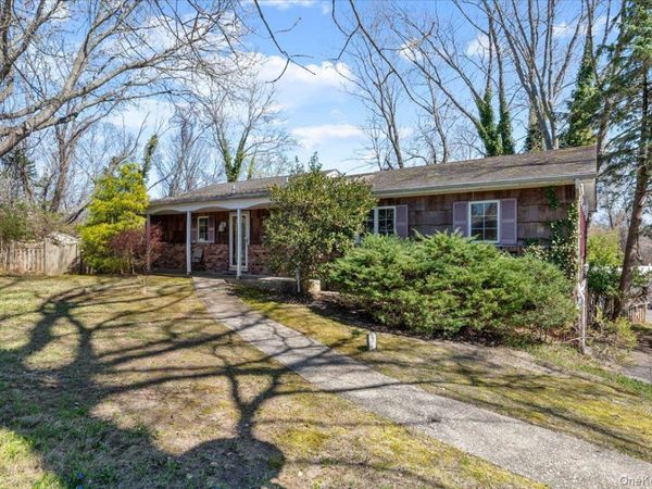 20 Veronica Court , Smithtown, NY 11787