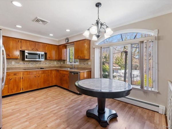 20 Veronica Court , Smithtown, NY 11787