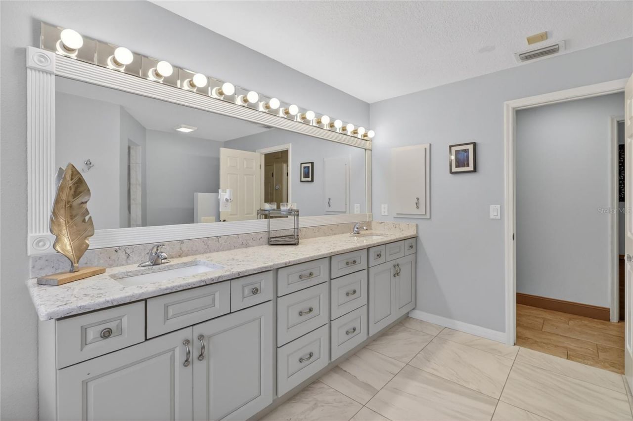 5965 Pier Place Drive , Lakeland, FL 33813 Photo