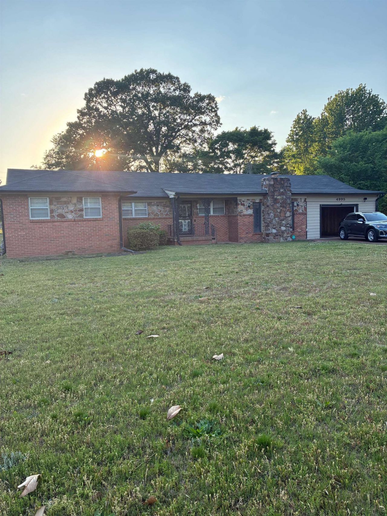 4995 HORN LAKE RD Memphis, TN 38109