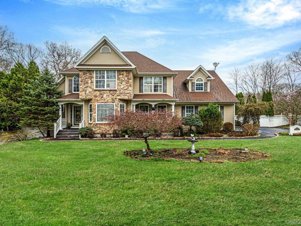 17 Holmes Avenue , Eastport, NY 11941