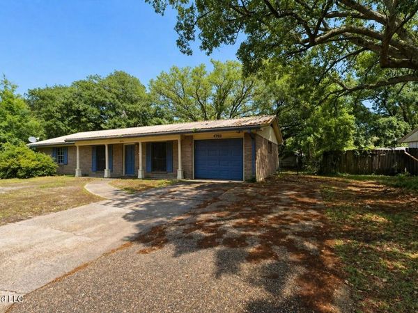 4502 Robinhood Drive, Pascagoula, MS 39581