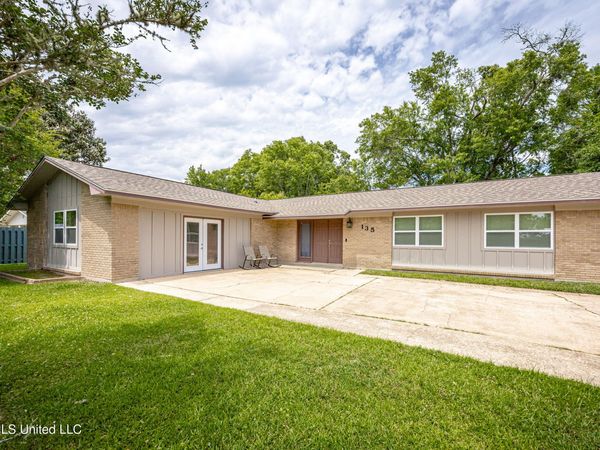 135 La Branche Avenue, Ocean Springs, MS 39564
