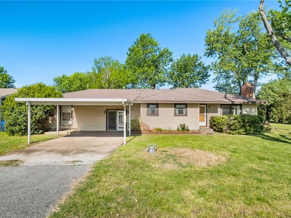 2204 Lincoln Street , Siloam Springs, AR 72761