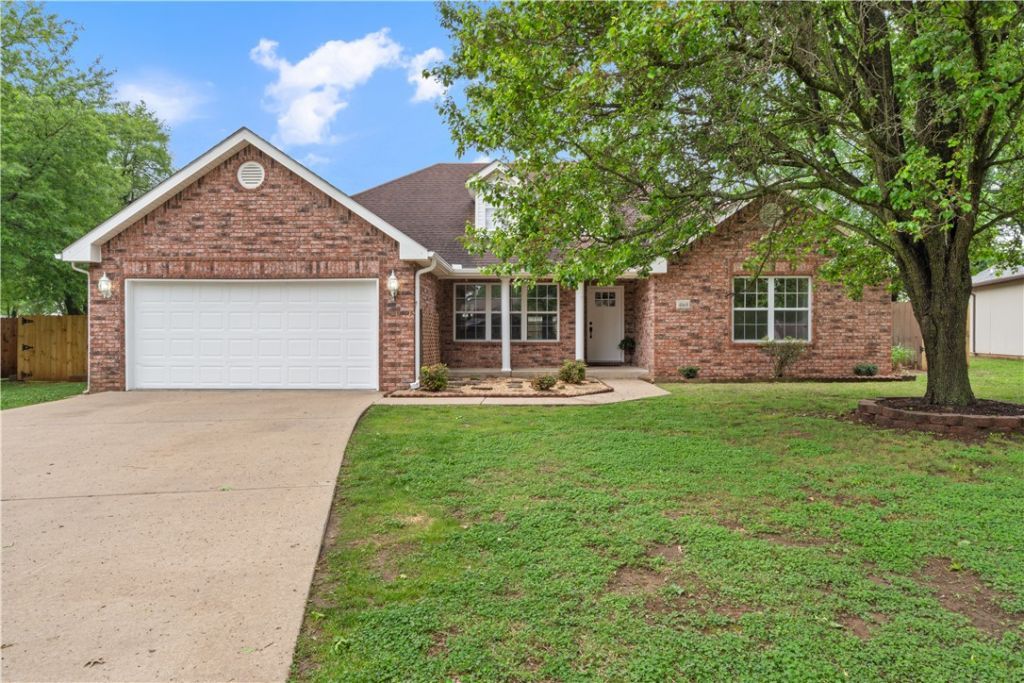 468 Sunset Lane, Siloam Springs, AR 72761 Main Photo