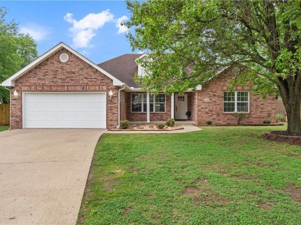 468 Sunset Lane, Siloam Springs, AR 72761