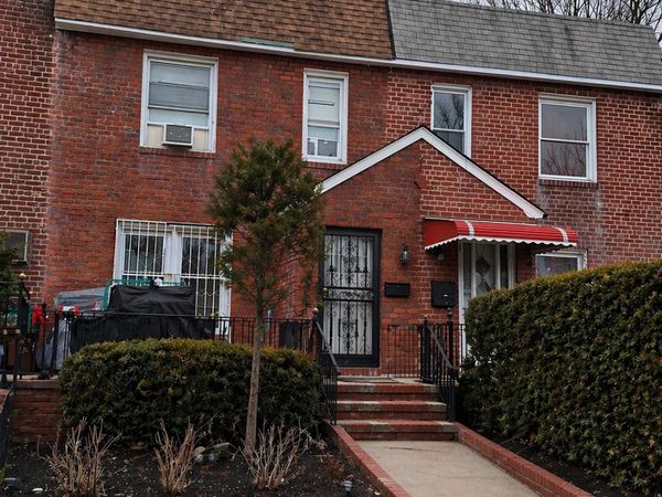 5846 206th Street , Oakland Gardens, NY 11364