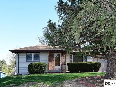 8530 Evans Street , Omaha, NE 68134