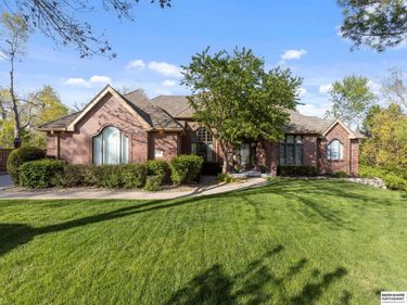 17108 R Circle , Omaha, NE 68135