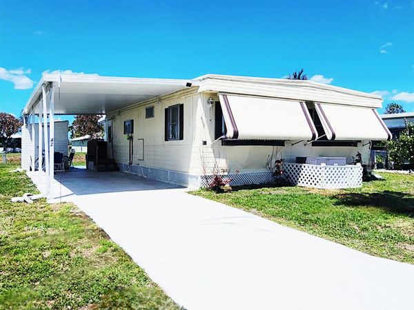 42 SE Spanish Way, Port St. Lucie, FL 34952