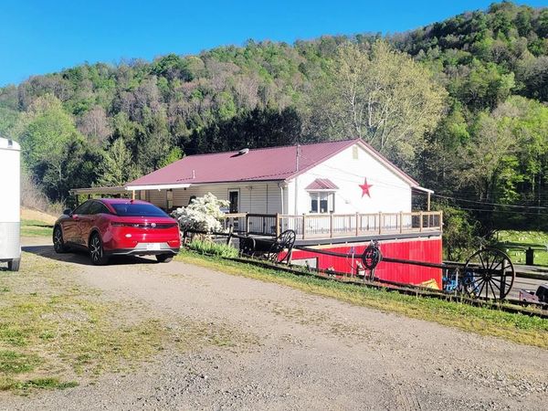 5658 Deepwater Mountain Rd, KINCAID, WV 25840